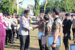 510 Polri dan PNS Polri Polda NTB Naik Pangkat Satu Tingkat. Kapolda NTB Tekankan Bekerja dengan baik dan Ikhlas