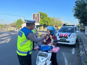 Hari ke 9 Ops Patuh Rinjani 2023 Polres Loteng, Pelanggar Masih Didominasi Pengendara Roda Dua