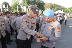 Kapolres Loteng Razia Ponsel Milik Anggota Cegah Judi Online.