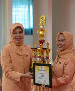 Puncak HUT DWP ke-25, Ketua DWP Diskominfotik NTB Berhasil Juara II Lomba Mendongeng