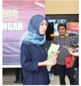 Seorang Ayah  di borgol polisi Diduga Setubuhi Anak Sendiri