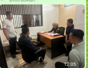 Dinyatakan Lengkap, Polres Loteng Limpahkan Tersangka Pemalsuan Ijazah Ke Kejari Praya.
